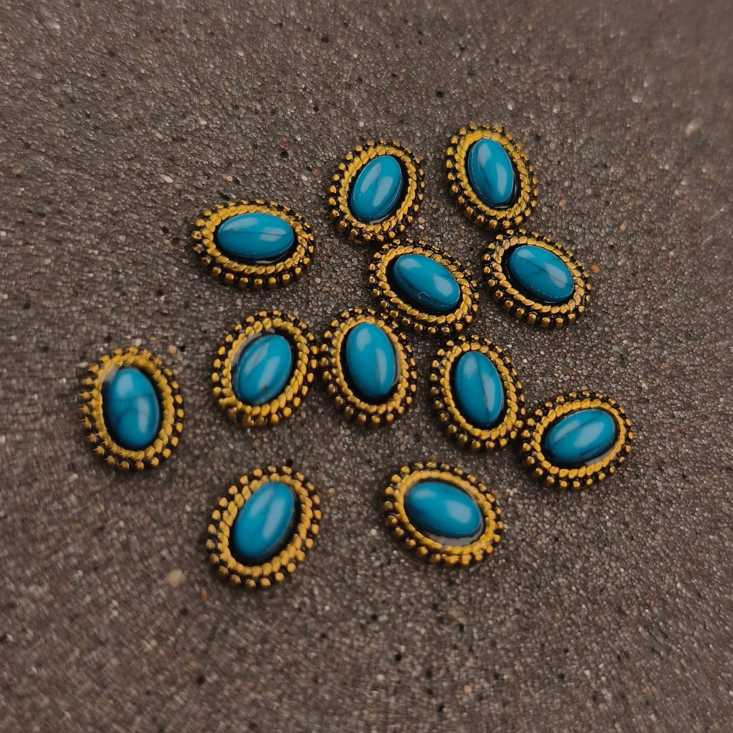 Oval bleu nuit gold 7x6mm