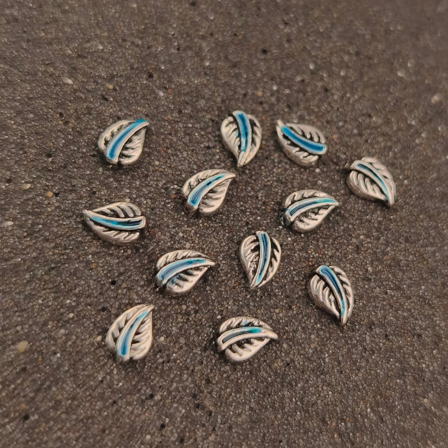 Feuilles Bleu 6x4mm