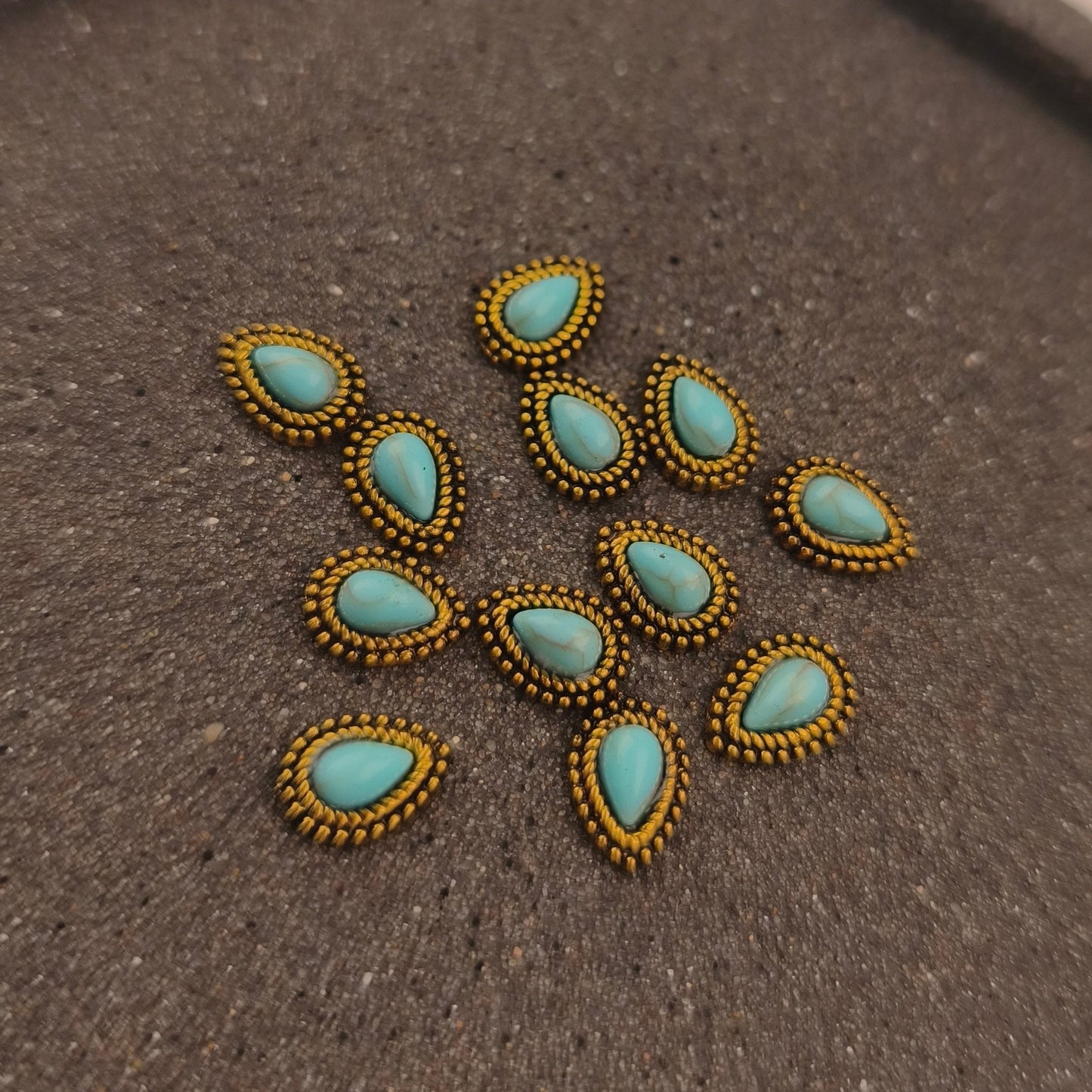 Goutte turquoise gold 9x6mm