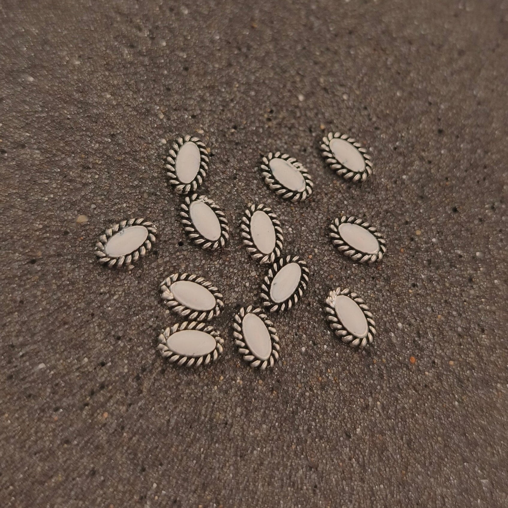 Mini oval blanc 6x4mm