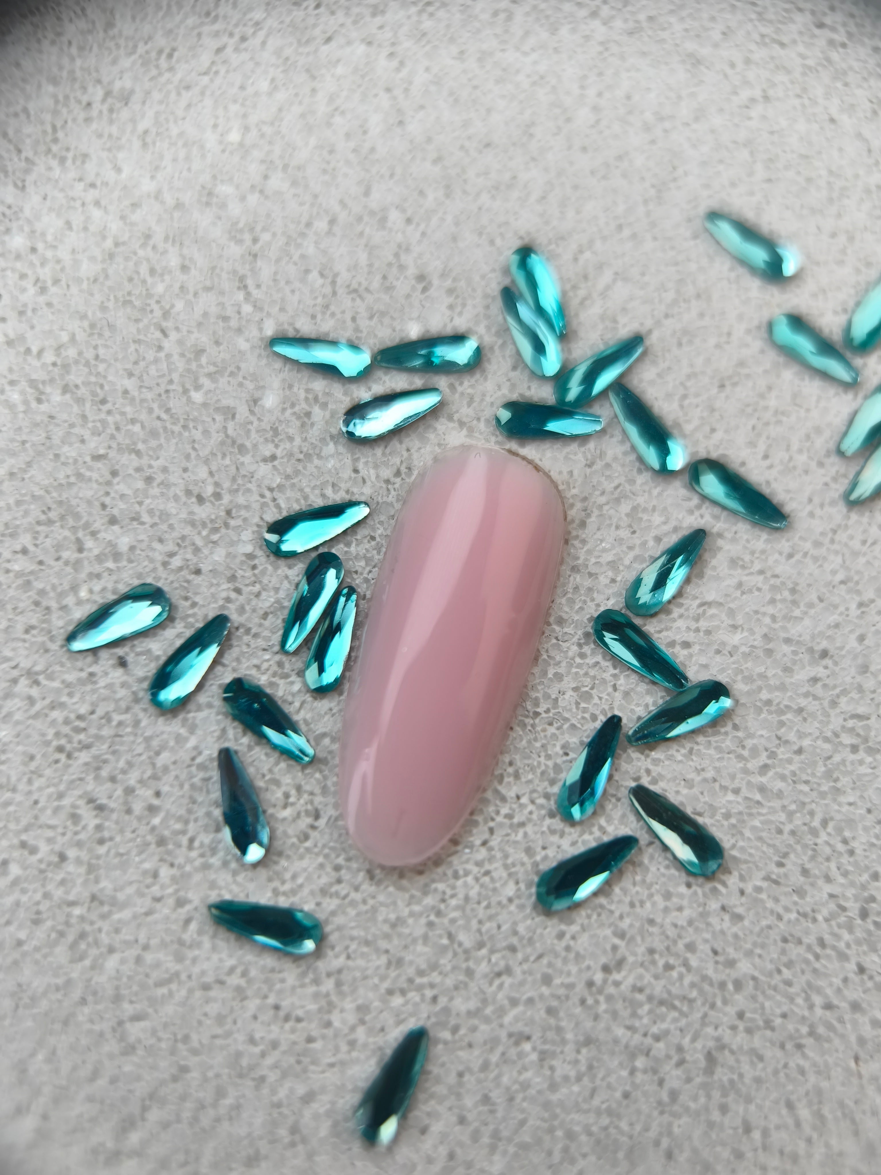 Mini goutte allongé