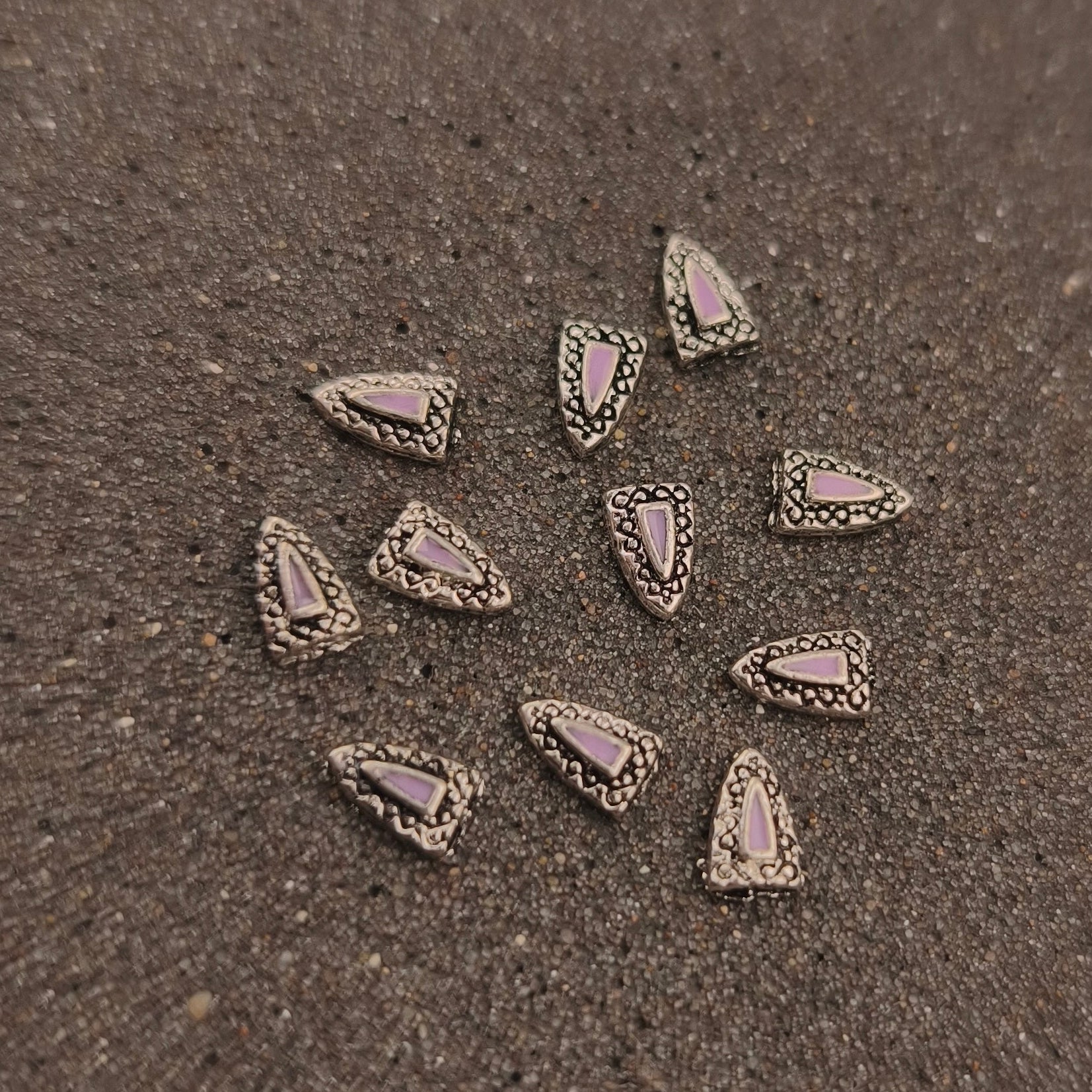 Triangle purple 6x4mm
