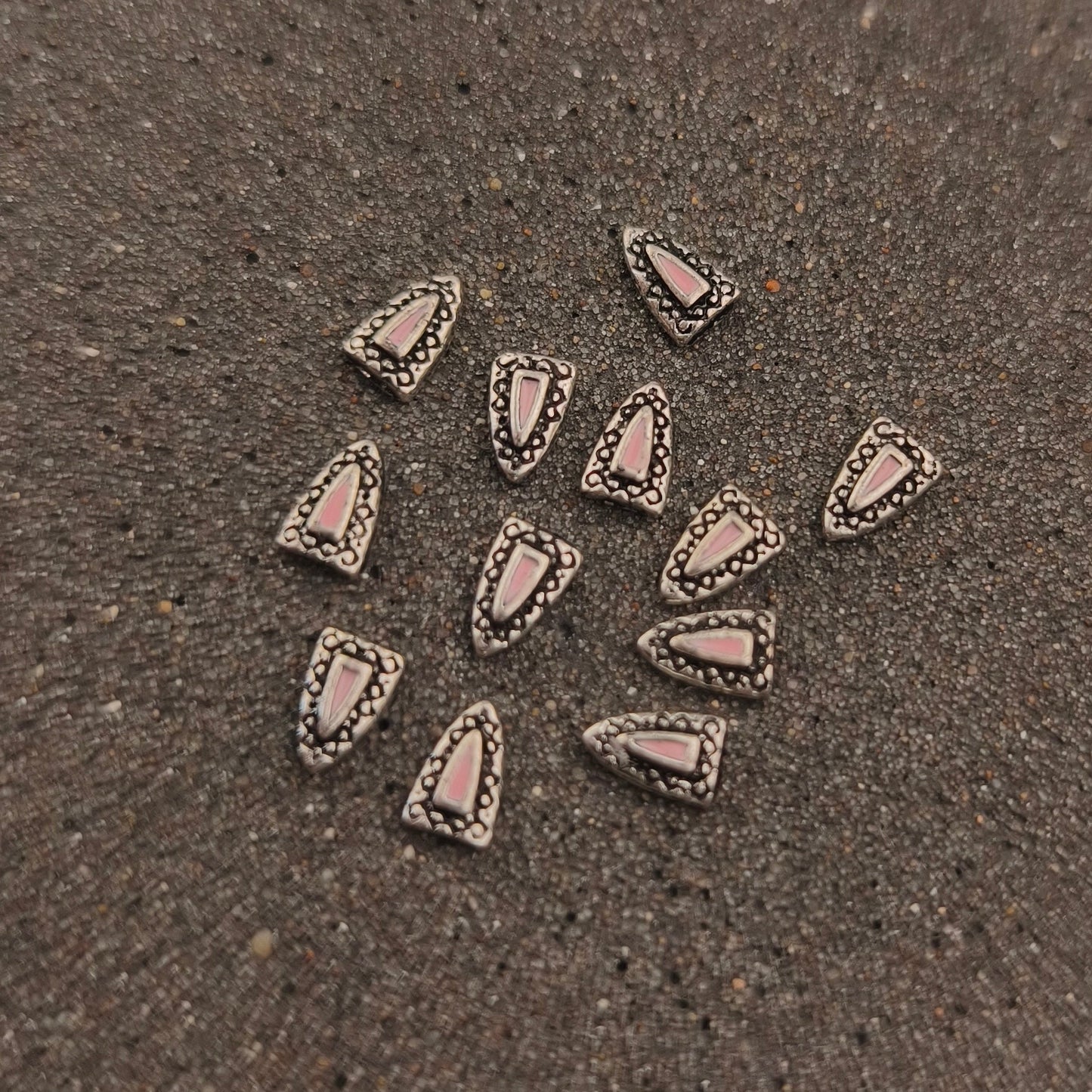 Triangle rose 6x4mm